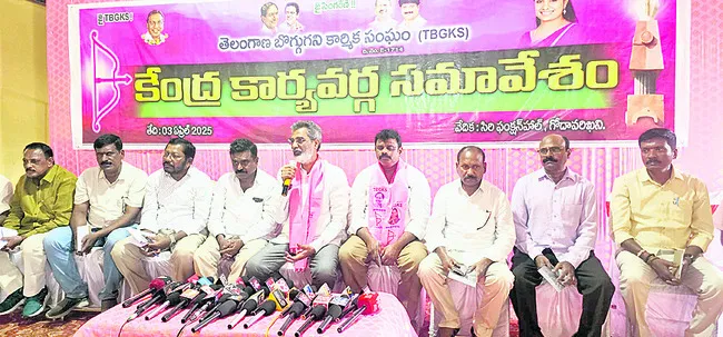 ప్రైవేటీకరణకు వ్యతిరేకంగా పోరాటాలు చేయాలి