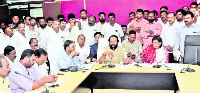 పెండింగ్‌ పనులు త్వరగా పూర్తిచేయాలి