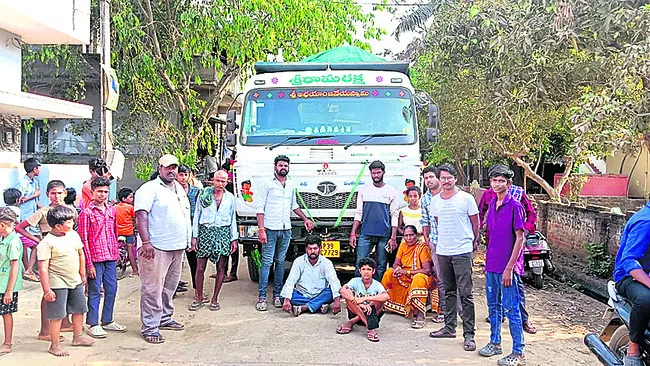 టోల్‌ ఎగ్గొట్టేందుకు  అడ్డదారులు 
