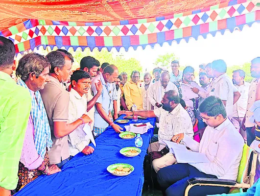 భూ సేకరణకు రైతులు సహకరించాలి