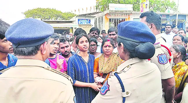 సుపారీ ఇచ్చే నా భర్తను చంపారు 