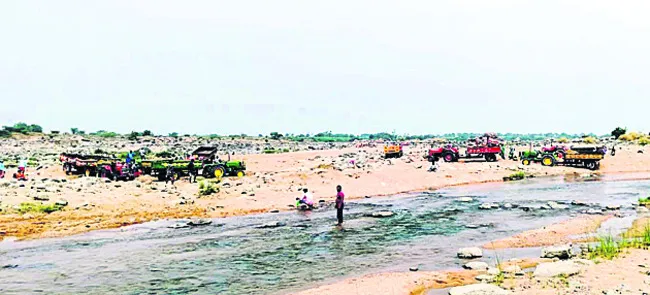 ఆగని ఇసుక దందా