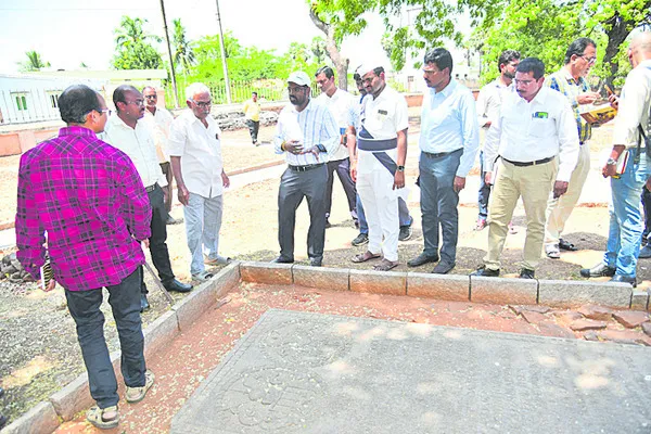 బందరుకోటను పర్యాటక కేంద్రంగా తీర్చిదిద్దుతాం 