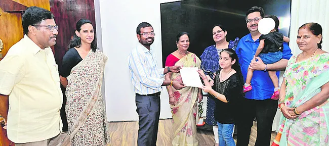 ఏ బిడ్డా అనాథగా మిగిలిపోకూడదు 