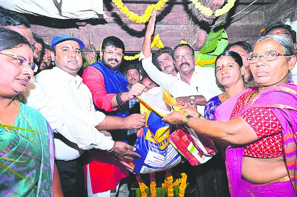 సన్న బియ్యం నిరుపేదలకు వరం 