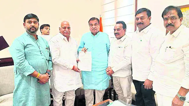 కేంద్ర మంత్రులను  కలిసిన బీజేపీ నేతలు