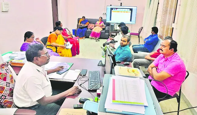 నిద్రిస్తున్న మహిళ మెడలో  బంగారు గొలుసు చోరీ 
