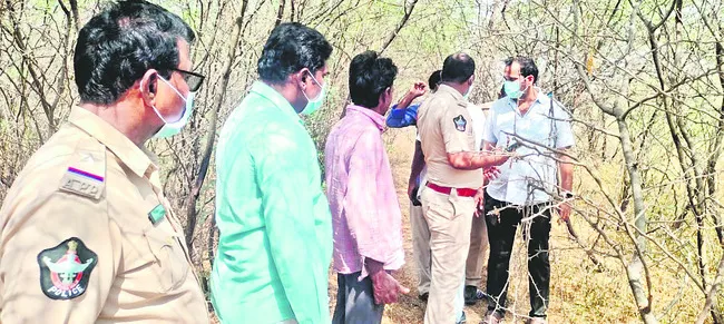 మద్యం తాగించి కొట్టి చంపారు 