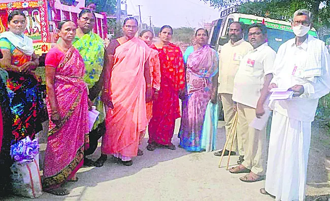 జాబ్‌ కార్డులను తొలగించడం అన్యాయం 