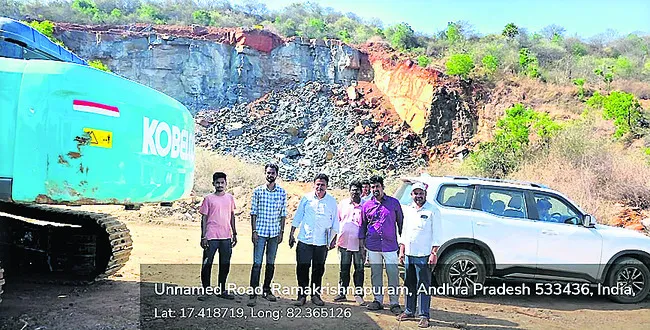 అనుమతుల్లేని క్వారీలో  యంత్రాల సీజ్‌ 