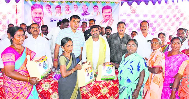 సన్నబియ్యం పంపిణీ దేశానికే ఆదర్శం