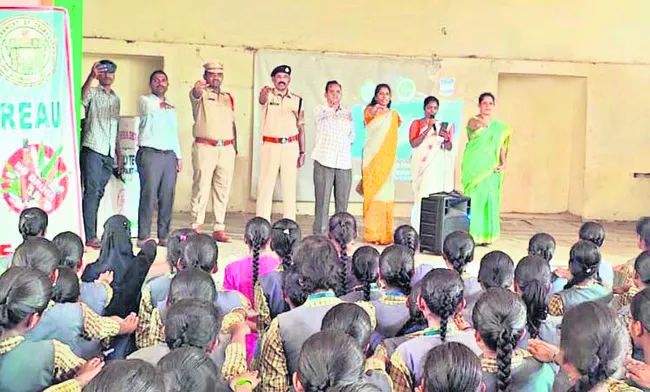 సమష్టి కృషితోనే మత్తు పదార్థాల నియంత్రణ 