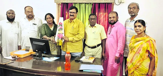 ఇళ్ల నిర్మాణాల్లో వేగం పెంచాలి