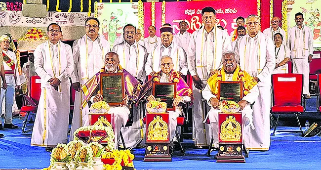 మణిమకుటం కన్నడ వర్సిటీ 