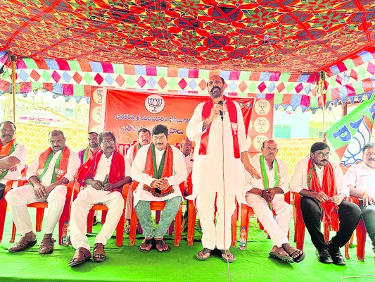 రేషన్‌ బియ్యం అందిస్తున్న ఘనత బీజేపీదే..