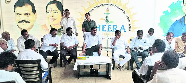 సమస్యలపై బొత్స ఆరా 