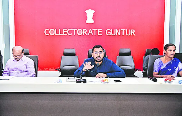 దివ్యాంగుల సమస్యలపై దృష్టి సారించాలి 