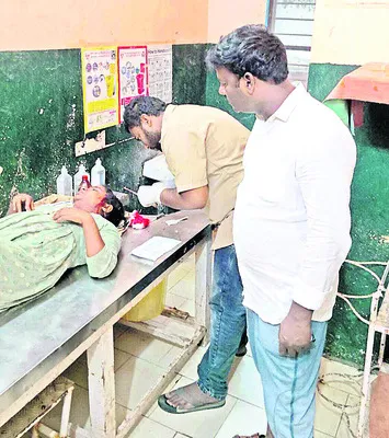 ఆటో బోల్తా.. 10 మందికి గాయాలు  
