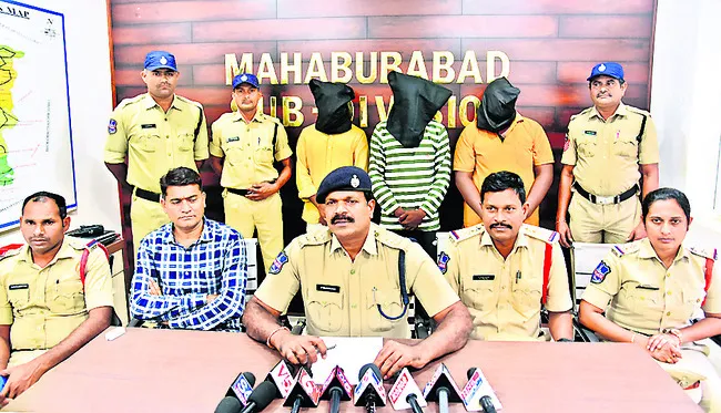 హత్య కేసులో ముగ్గురి అరెస్ట్‌ 