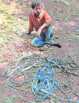 కేబుల్‌ వైర్ల దొంగ పట్టివేత
