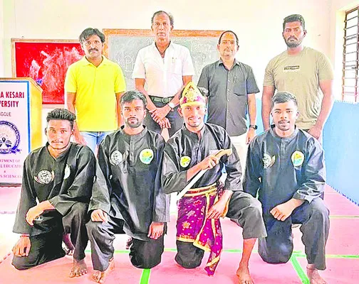 ఏకేయూ పెన్‌ కాక్‌ సిలాట్‌ పురుషుల జట్టు ఎంపిక 
