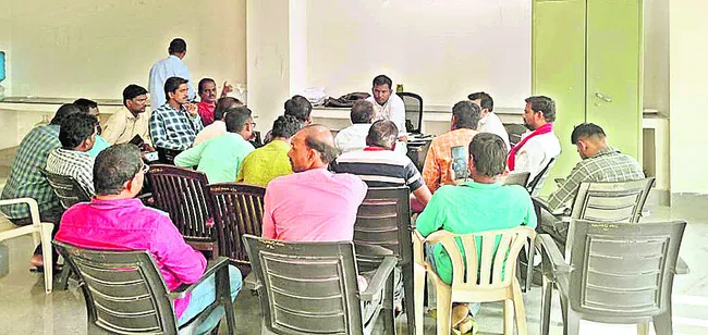 కార్మికసంఘాలతో అధికారుల చర్చలు విఫలం