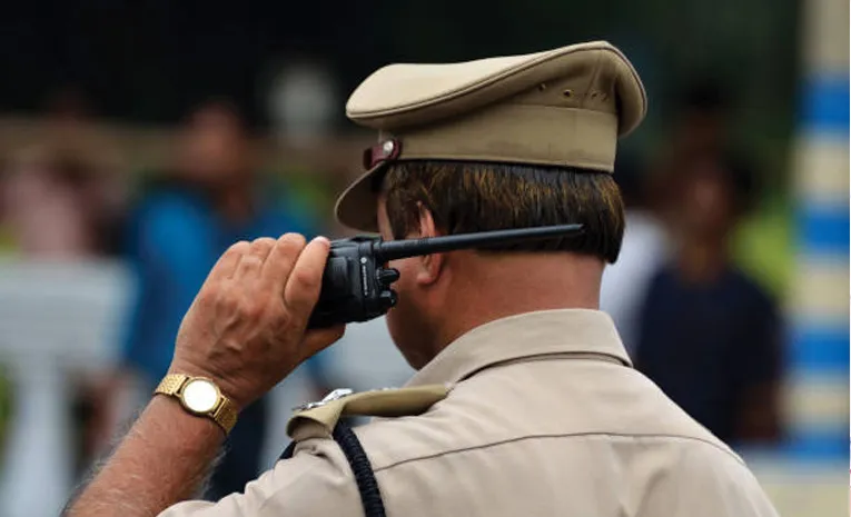 fake police kidding in hyderabad