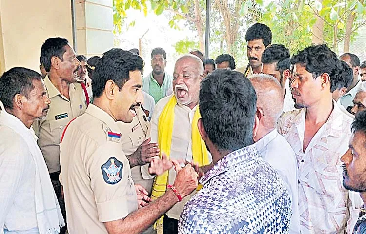 Tension at the police station due to the TDP leaders