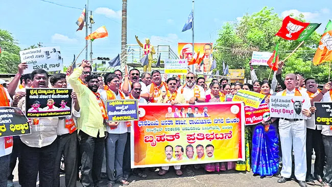 గ్యారెంటీలతో ఖజానా లూటీ