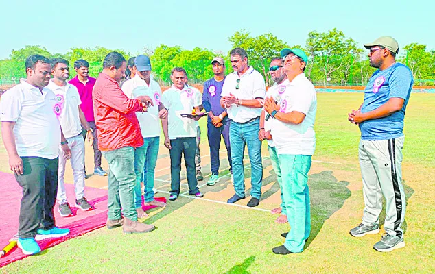 ప్రీమియర్‌ లీగ్‌ క్రికెట్‌ మ్యాచ్‌లు ప్రారంభం 