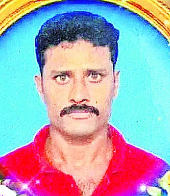 రోడ్డు ప్రమాదంలో పారిశుద్ధ్య కార్మికుడి దుర్మరణం 