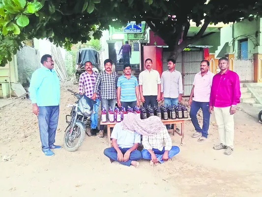 చిన్న కంభంలో గోవా మద్యం పట్టివేత 