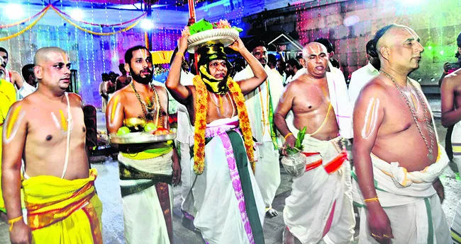 శాస్త్రోక్తంగా అంకురార్పణ 