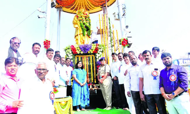 మహనీయుల ఆశయసాధనకు కృషి 