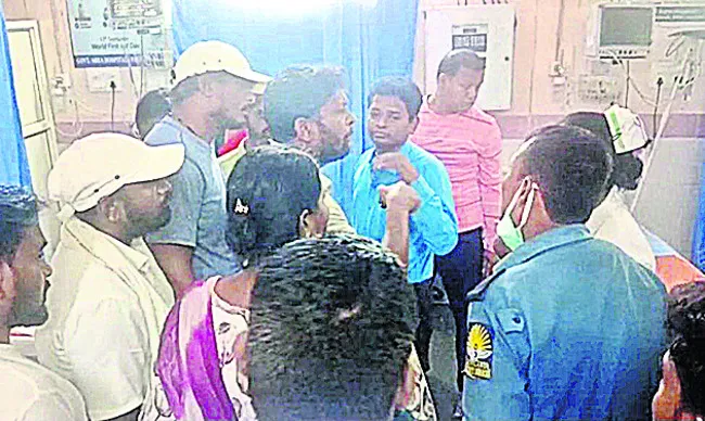 ఆటో బోల్తా పడడంతో ఒకరి మృతి