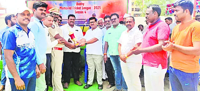 క్రికెట్‌ పోటీల్లో సత్తెనపల్లి పోలీసుల సత్తా 