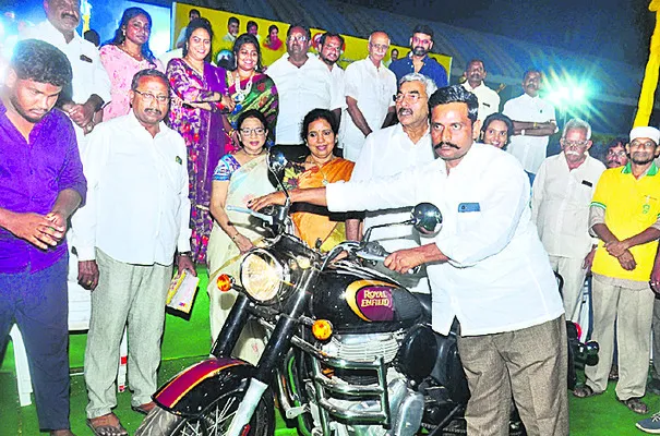 నంద్యాల, సూర్యాపేట ఎడ్లకు ప్రథమ బహుమతి 