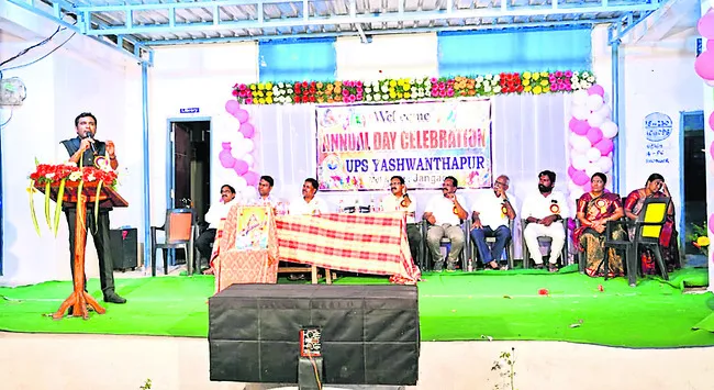 సర్కారు స్కూళ్లను కాపాడుకోవాలి