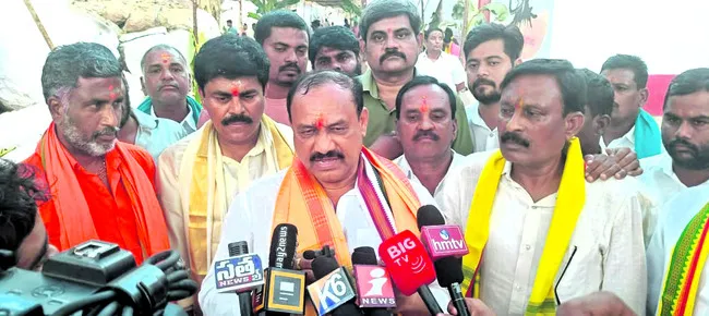 హెచ్‌సీయూపై మాట్లాడటం విడ్డూరం