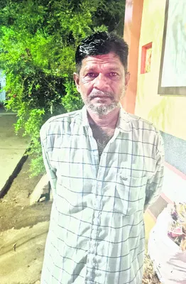 చేతిలోని మొబైల్‌  లాక్కెళ్లిన దొంగ 
