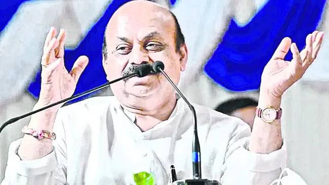 ప్రజావ్యతిరేక విధానాలపై పోరాడితే కేసులా?