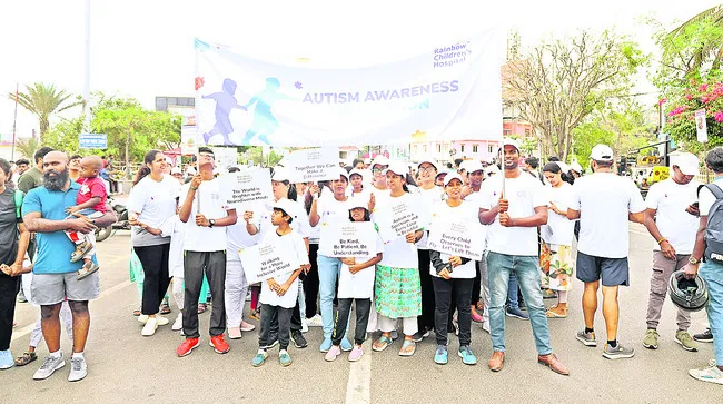 ఆటిజం అవగాహనకు వాకథాన్‌ 