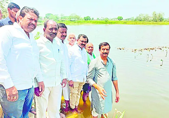 కాలువలు నిర్మించే వరకు పోరాడుతాం 