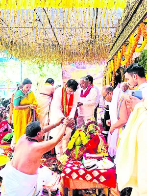 కల్యాణాన్ని వీక్షించిన మంత్రి