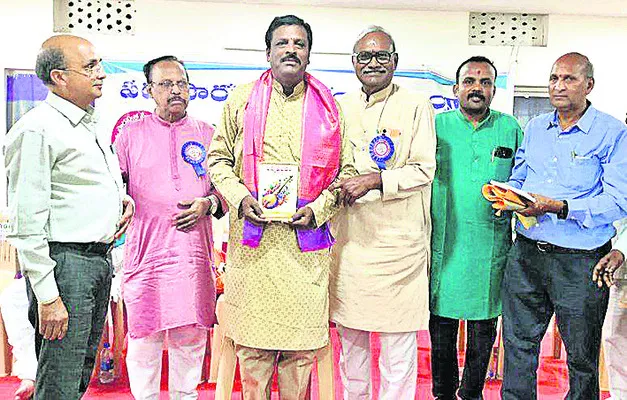 పద్యకవికి అరుదైన గౌరవం 