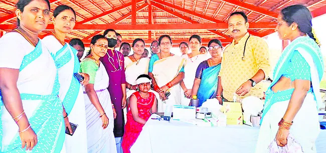 వల్మిడి ఆలయంలో భక్తులకు గాయాలు