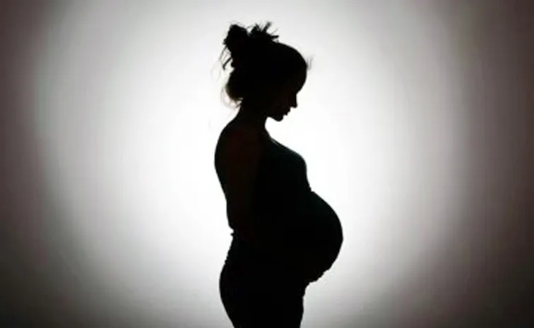 34 Year Old Kerala woman Dies During Childbirth at Home