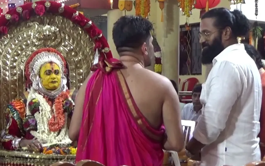 Rishab Shetty Takes Panjurli Blessings Amid Kantara 1 Release