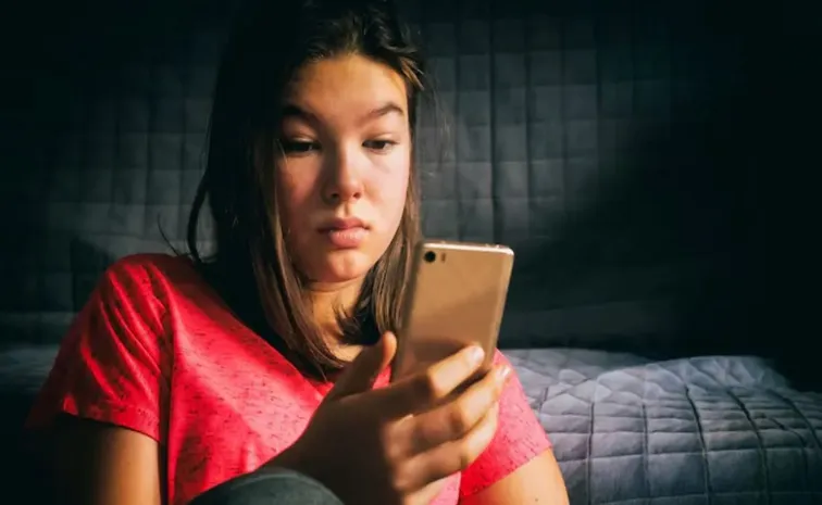 Increased screen time can increase depression in teen girls