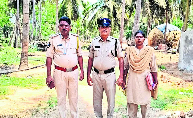 24 లీటర్ల సారా స్వాధీనం 